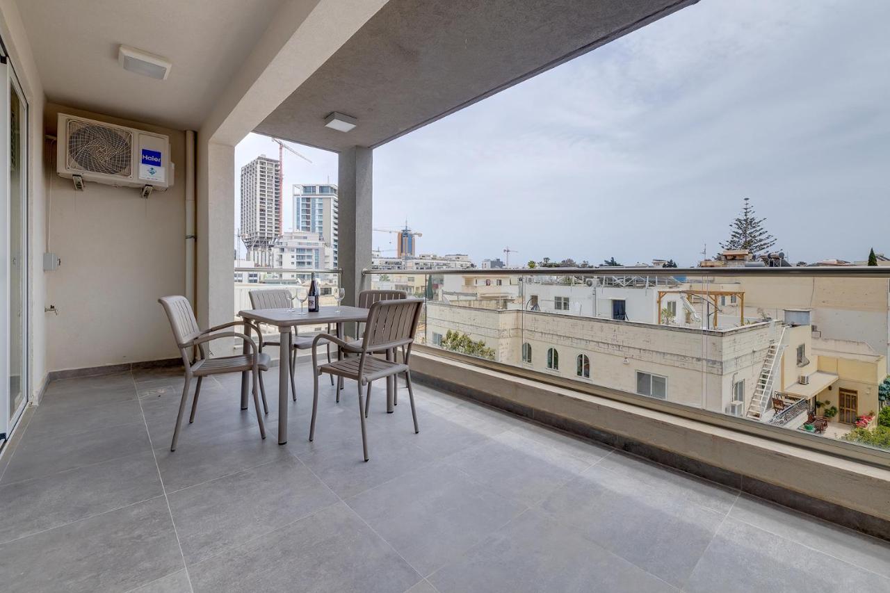 Splendid 2Br Apartment, Steps To St Georges Bay St. Julian's Exteriör bild