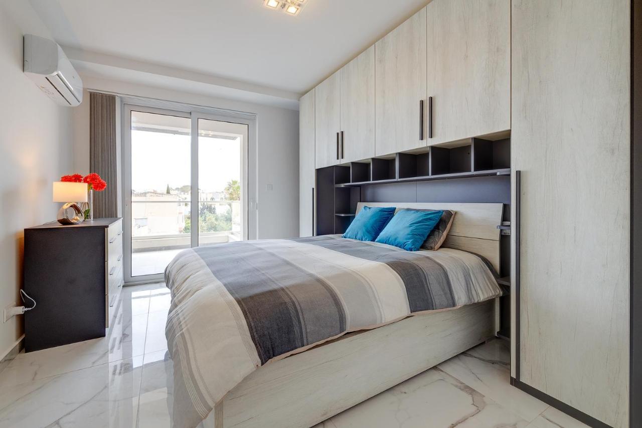Splendid 2Br Apartment, Steps To St Georges Bay St. Julian's Exteriör bild