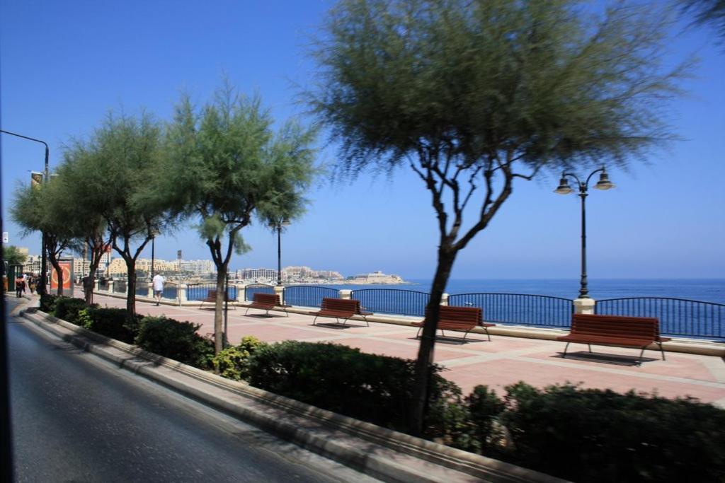 Splendid 2Br Apartment, Steps To St Georges Bay St. Julian's Exteriör bild