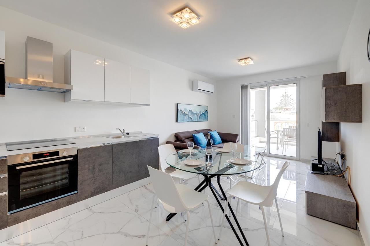 Splendid 2Br Apartment, Steps To St Georges Bay St. Julian's Exteriör bild