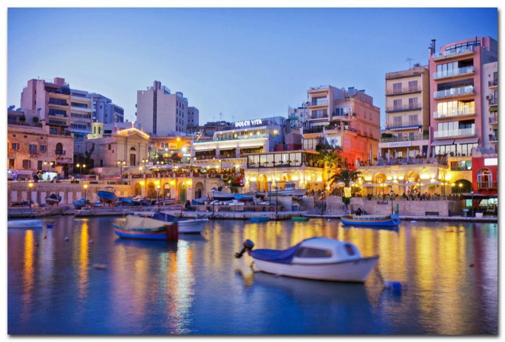 Splendid 2Br Apartment, Steps To St Georges Bay St. Julian's Exteriör bild