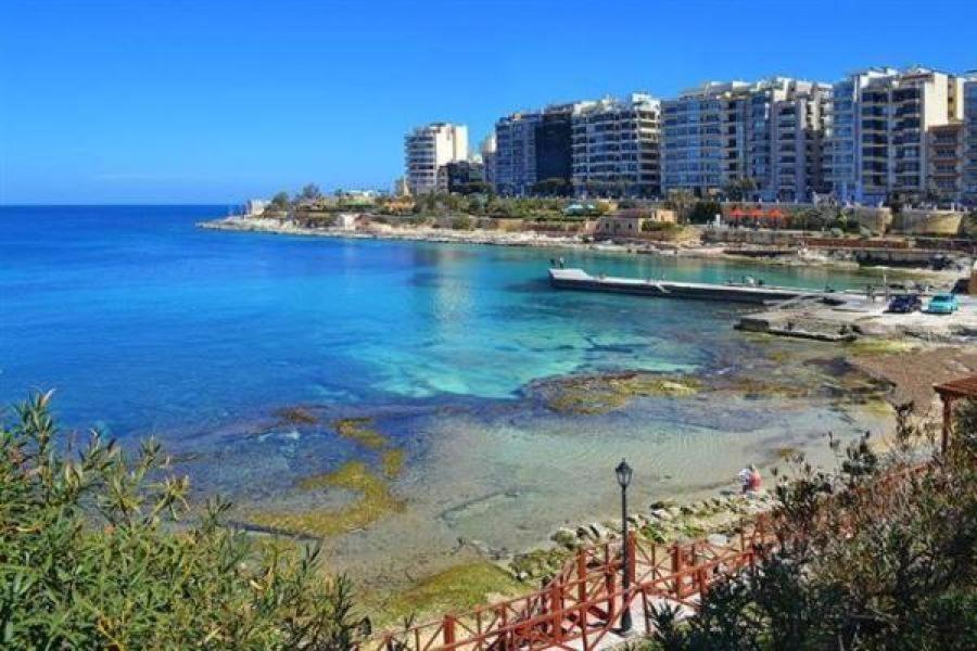 Splendid 2Br Apartment, Steps To St Georges Bay St. Julian's Exteriör bild