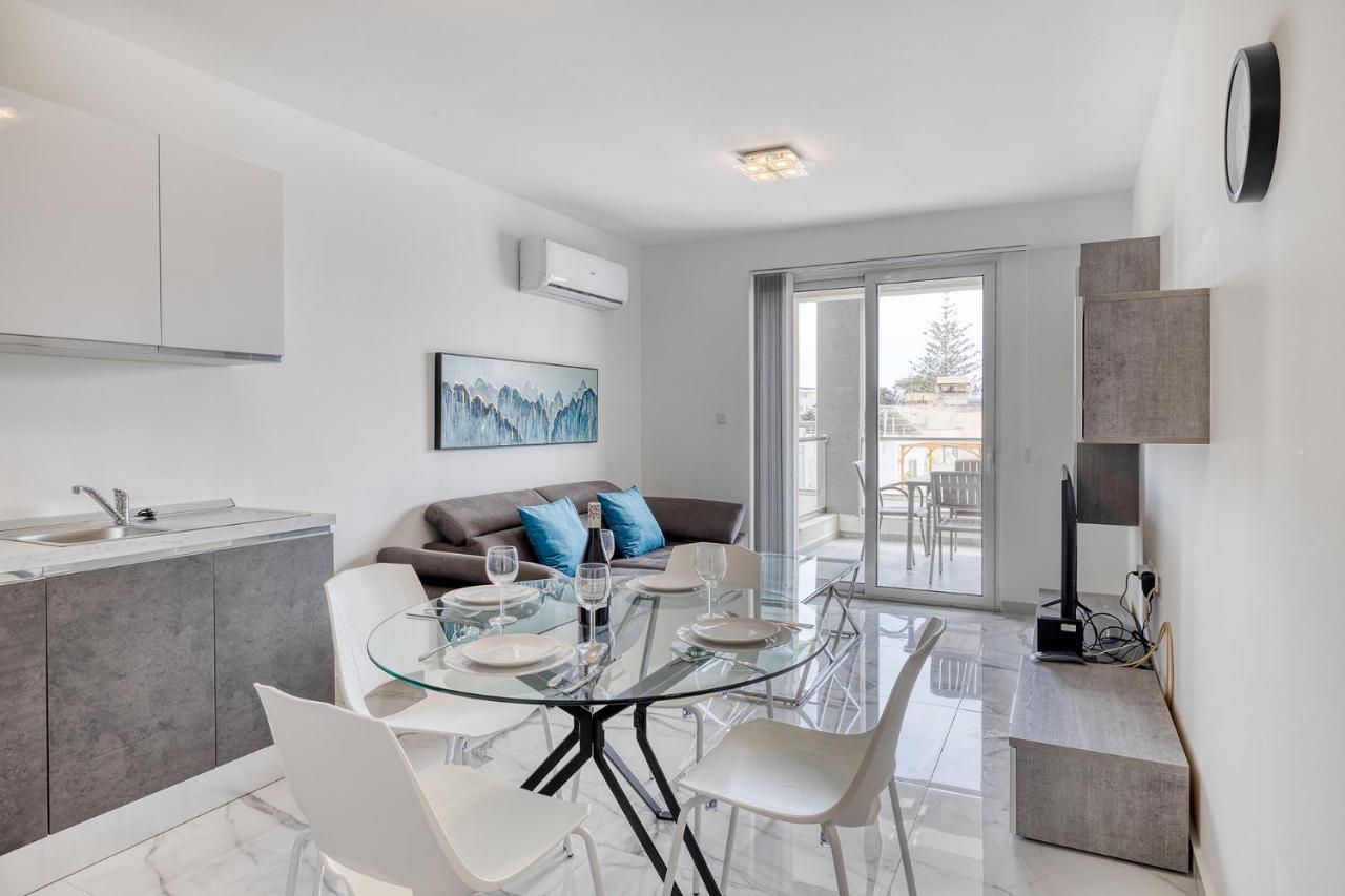 Splendid 2Br Apartment, Steps To St Georges Bay St. Julian's Exteriör bild